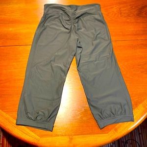 Patagonia gray leggings cropped pants knickers size Small